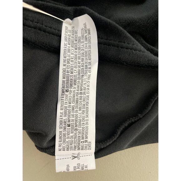 Forever 21 Crop Tank Top Size Large Sleeveless Black Soft Minimalist Casual NEW - Picture 8 of 11